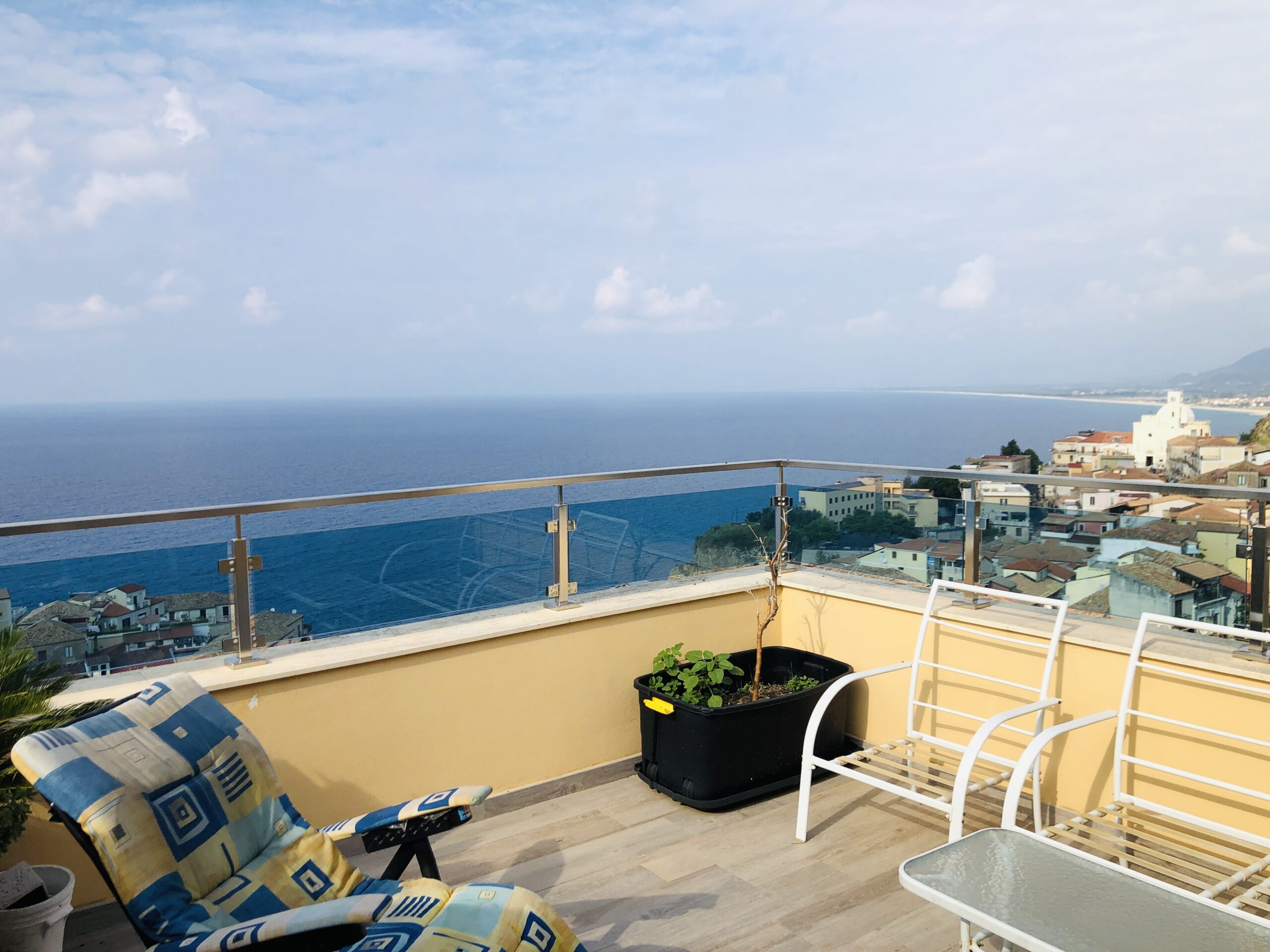 Pizzo city center – Large modern apartment – Sea and town views