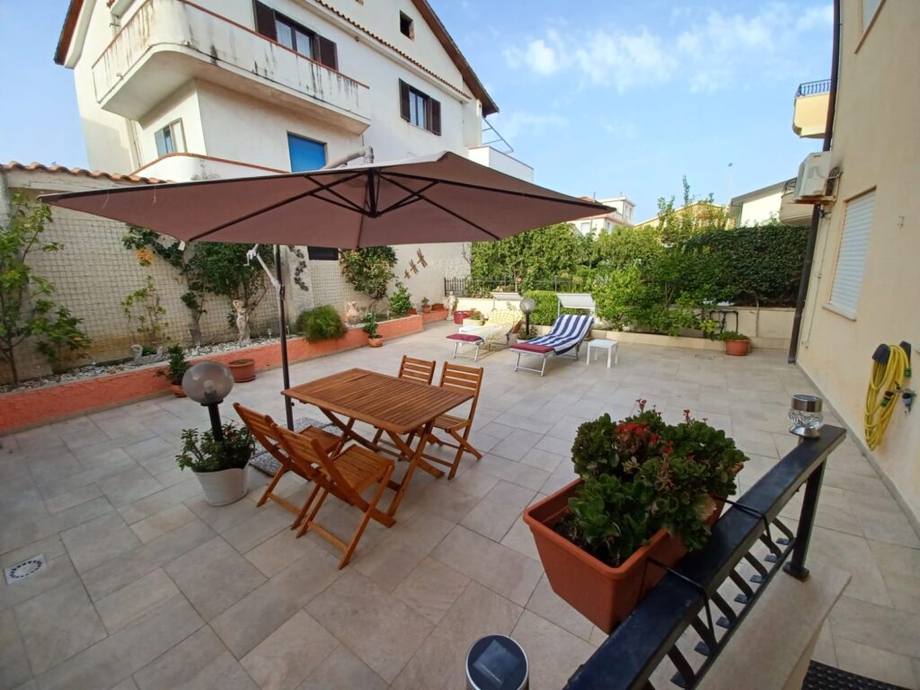 For sale 2 bedroom garden apartment, Sabbia di Marinella area Pizzo